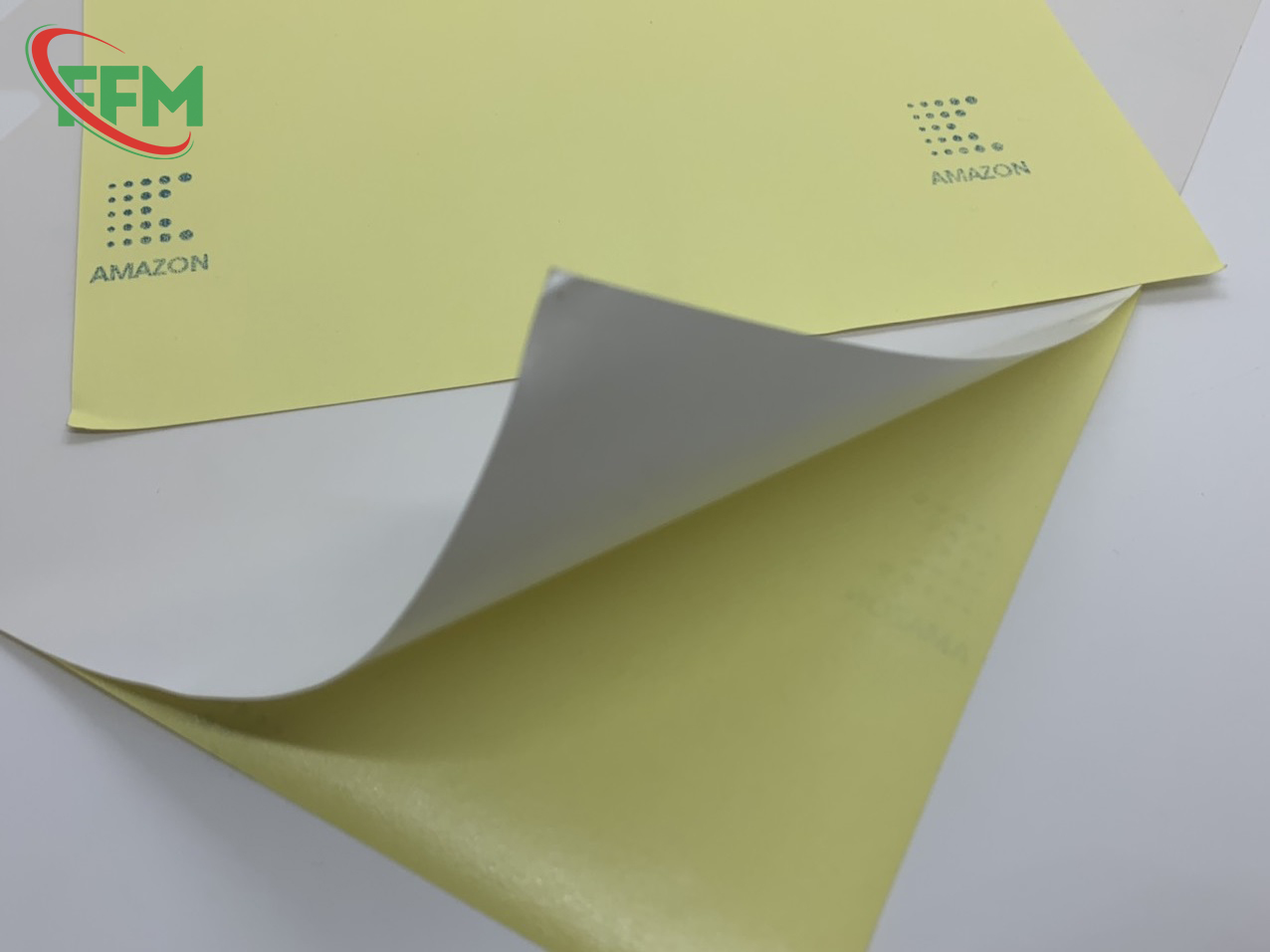 Giấy-Decal-Amazon-đế-vàng-Chấm-Xanh-1
